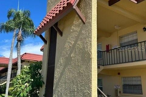 Condo in Largo, Florida, 1 bedroom № 2275767 - photo 2