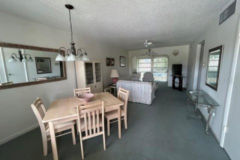 Condo in Largo, Florida, 1 bedroom № 2275767 - photo 9