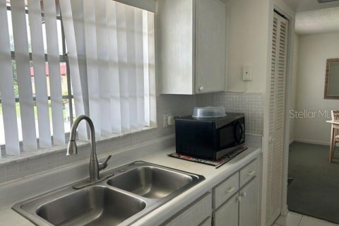 Condo in Largo, Florida, 1 bedroom № 2275767 - photo 14