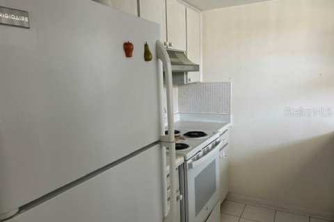 Condo in Largo, Florida, 1 bedroom № 2275767 - photo 18