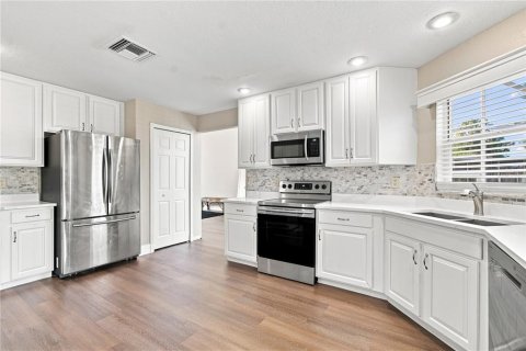 Villa ou maison à vendre à Tampa, Floride: 4 chambres, 227.24 m2 № 2318962 - photo 18