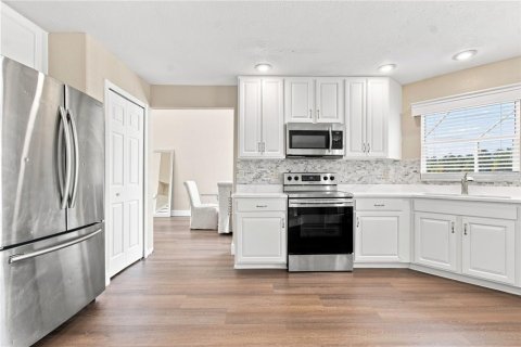 Villa ou maison à vendre à Tampa, Floride: 4 chambres, 227.24 m2 № 2318962 - photo 17