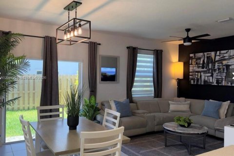 Touwnhouse à vendre à Homestead, Floride: 3 chambres, 157.47 m2 № 2091218 - photo 5