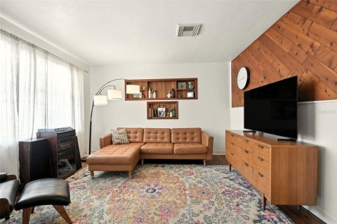 House in Orlando, Florida 3 bedrooms, 142.14 sq.m. № 1835898 - photo 3