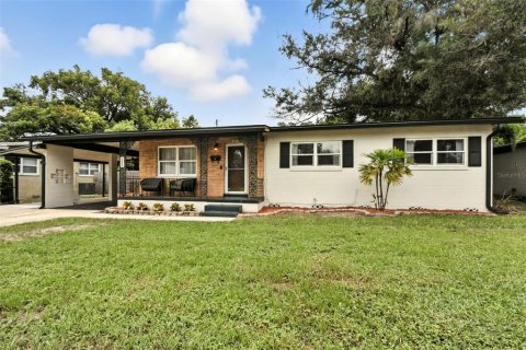 House in Orlando, Florida 3 bedrooms, 142.14 sq.m. № 1835898 - photo 1