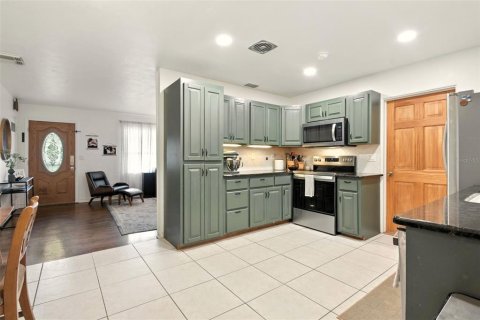 House in Orlando, Florida 3 bedrooms, 142.14 sq.m. № 1835898 - photo 9