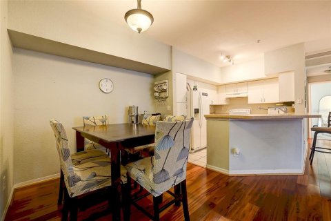 Copropriété à vendre à Sarasota, Floride: 3 chambres, 118.91 m2 № 2415556 - photo 4