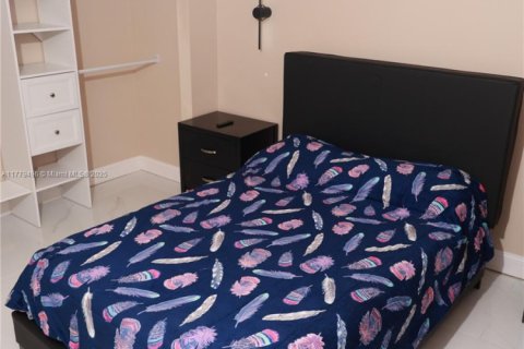 Condo in Lauderhill, Florida, 2 bedrooms  № 1959143 - photo 18
