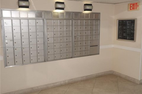 Condo in Lauderhill, Florida, 2 bedrooms  № 1959143 - photo 5