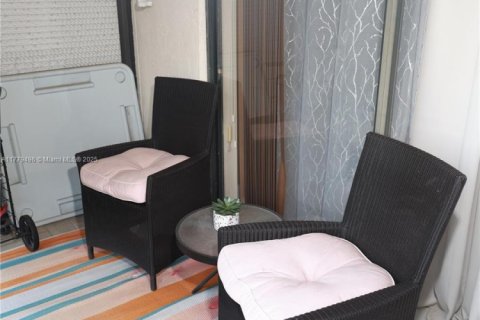 Condo in Lauderhill, Florida, 2 bedrooms  № 1959143 - photo 26