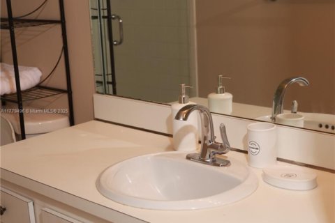 Condo in Lauderhill, Florida, 2 bedrooms  № 1959143 - photo 14