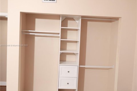 Condo in Lauderhill, Florida, 2 bedrooms  № 1959143 - photo 19