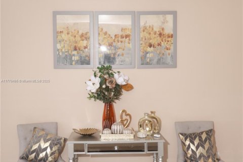 Condo in Lauderhill, Florida, 2 bedrooms  № 1959143 - photo 24