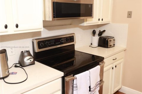 Condo in Lauderhill, Florida, 2 bedrooms  № 1959143 - photo 11