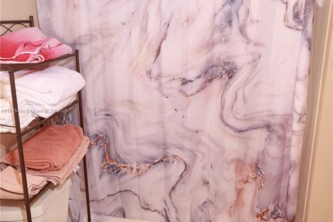 Condo in Lauderhill, Florida, 2 bedrooms  № 1959143 - photo 15