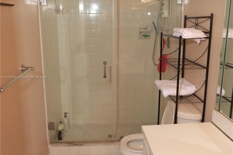 Condo in Lauderhill, Florida, 2 bedrooms  № 1959143 - photo 13