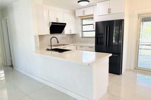 Купить виллу или дом в Маргит, Флорида 1 комната, 87.42м2, № 2182782 - фото 2