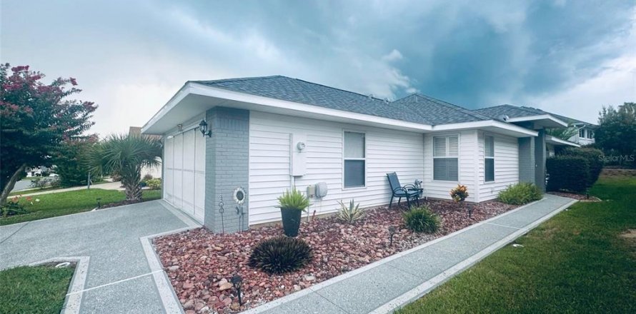 House in Leesburg, Florida 2 bedrooms, 113.9 sq.m. № 1883681