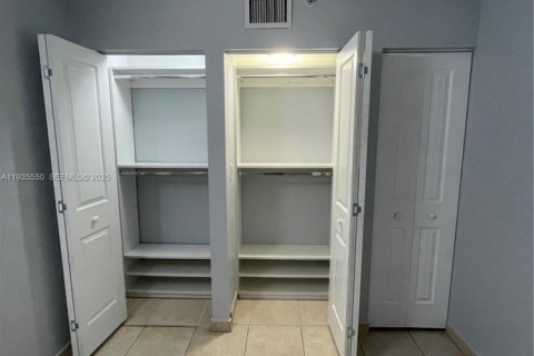 Condo in Miami, Florida, 3 bedrooms  № 1993620 - photo 9