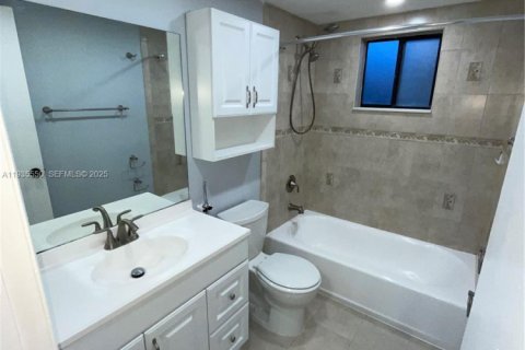 Condo in Miami, Florida, 3 bedrooms  № 1993620 - photo 13