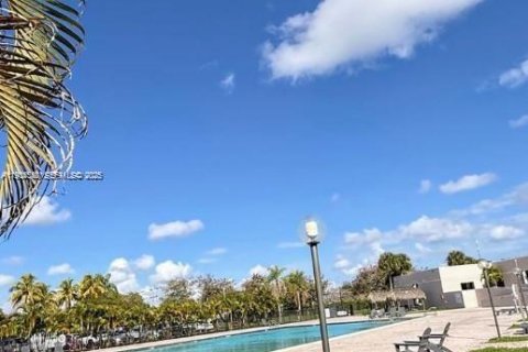 Condo in Miami, Florida, 3 bedrooms  № 1993620 - photo 2