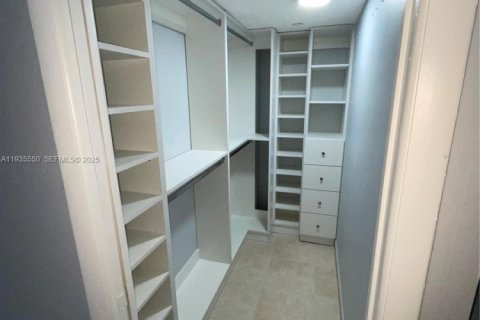 Condo in Miami, Florida, 3 bedrooms  № 1993620 - photo 7