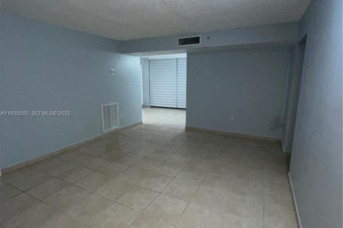 Condo in Miami, Florida, 3 bedrooms  № 1993620 - photo 6
