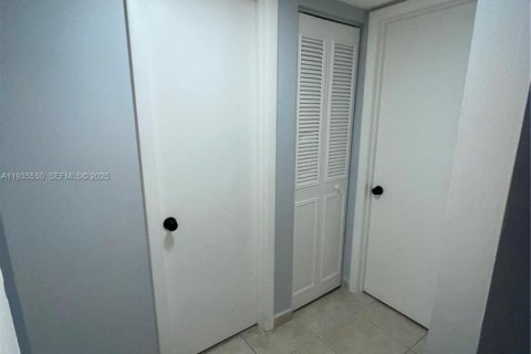 Condo in Miami, Florida, 3 bedrooms  № 1993620 - photo 8