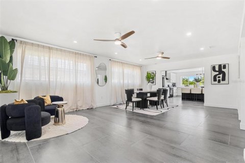 Casa en alquiler en Saint Petersburg, Florida, 4 dormitorios, 323.02 m2 № 1760468 - foto 12