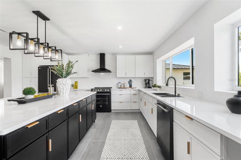 Casa en alquiler en Saint Petersburg, Florida, 4 dormitorios, 323.02 m2 № 1760468 - foto 18