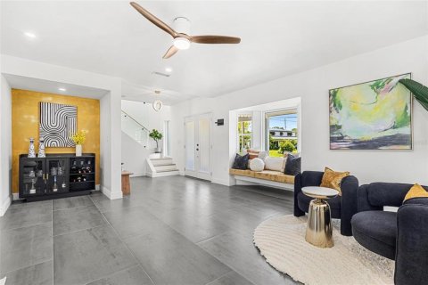 Casa en alquiler en Saint Petersburg, Florida, 4 dormitorios, 323.02 m2 № 1760468 - foto 9