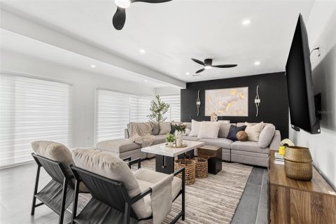 Casa en alquiler en Saint Petersburg, Florida, 4 dormitorios, 323.02 m2 № 1760468 - foto 4