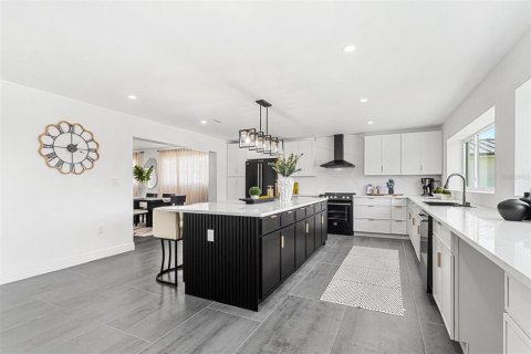 Casa en alquiler en Saint Petersburg, Florida, 4 dormitorios, 323.02 m2 № 1760468 - foto 16