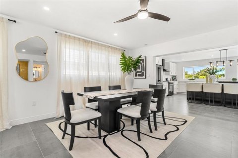 Casa en alquiler en Saint Petersburg, Florida, 4 dormitorios, 323.02 m2 № 1760468 - foto 11
