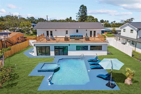 Casa en alquiler en Saint Petersburg, Florida, 4 dormitorios, 323.02 m2 № 1760468 - foto 2