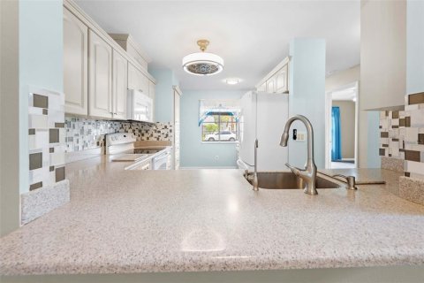 Villa ou maison à vendre à New Port Richey, Floride: 3 chambres, 131.36 m2 № 2196327 - photo 15
