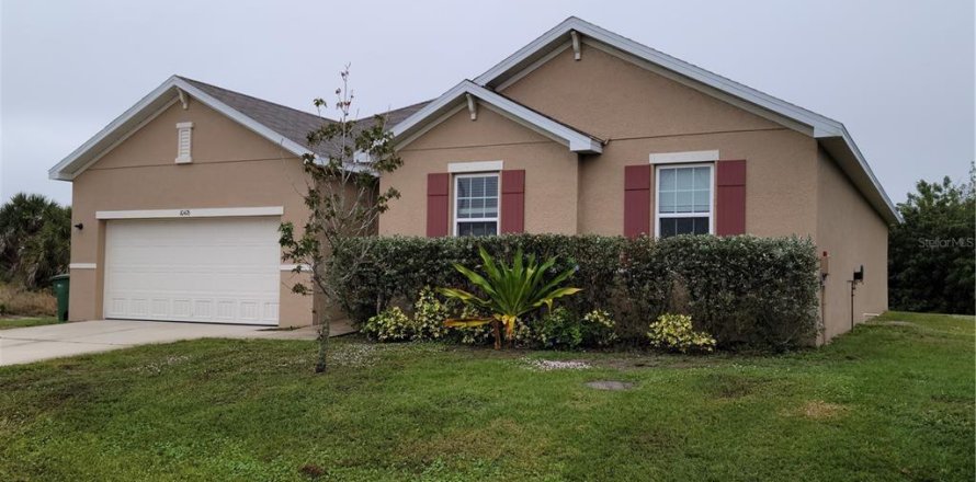 Villa ou maison à Port Charlotte, Floride 4 chambres, 195.19 m2 № 1885710