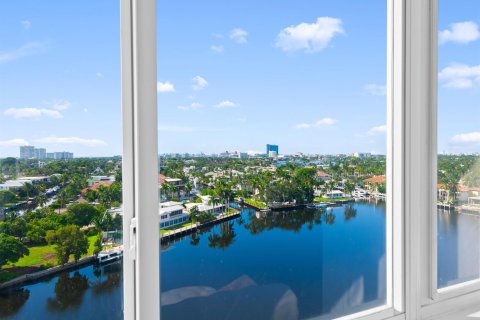Condo in Fort Lauderdale, Florida, 3 bedrooms  № 2399937 - photo 17