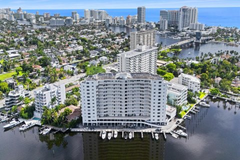 Condo in Fort Lauderdale, Florida, 3 bedrooms  № 2399937