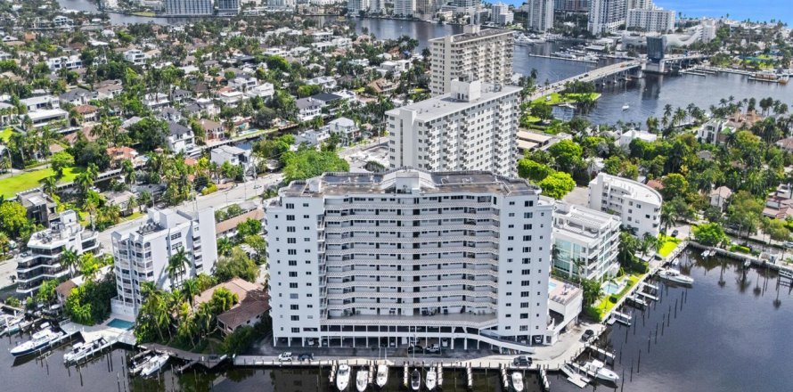 Condo in Fort Lauderdale, Florida, 3 bedrooms  № 2399937