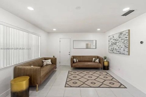 Casa en alquiler en Hollywood, Florida, 3 dormitorios, 140.47 m2 № 2071096 - foto 5