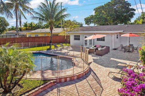 Casa en alquiler en Hollywood, Florida, 3 dormitorios, 140.47 m2 № 2071096 - foto 18