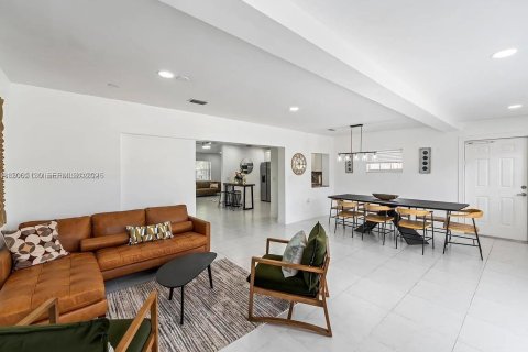 Casa en alquiler en Hollywood, Florida, 3 dormitorios, 140.47 m2 № 2071096 - foto 10