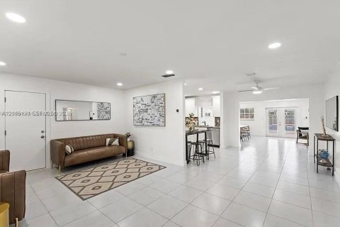 Casa en alquiler en Hollywood, Florida, 3 dormitorios, 140.47 m2 № 2071096 - foto 4