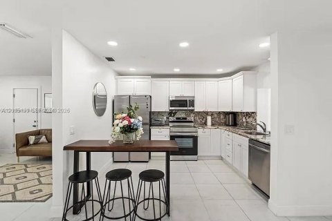 Casa en alquiler en Hollywood, Florida, 3 dormitorios, 140.47 m2 № 2071096 - foto 6