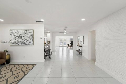 Casa en alquiler en Hollywood, Florida, 3 dormitorios, 140.47 m2 № 2071096 - foto 3