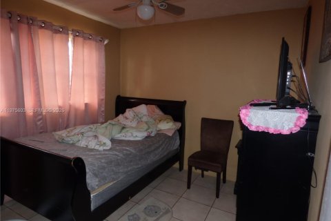 Купить виллу или дом в Майами-Гарденс, Флорида 4 спальни, 106.28м2, № 2038502 - фото 15