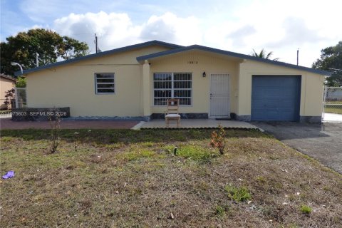 Дом в Майами-Гарденс, Флорида 4 спальни, 106.28м2 № 2038502