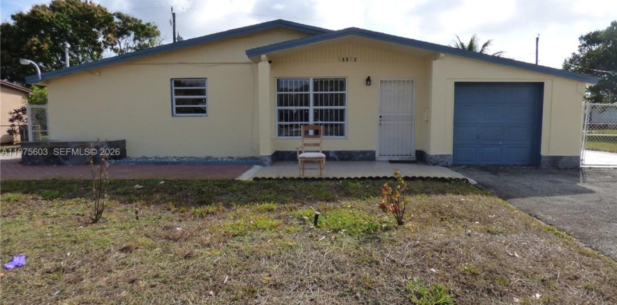 Дом в Майами-Гарденс, Флорида 4 спальни, 106.28м2 № 2038502