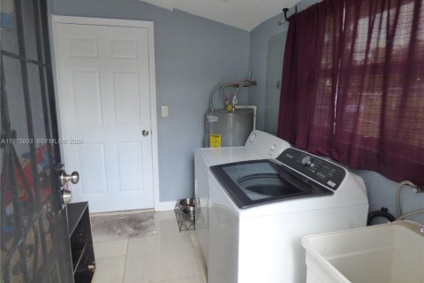 Купить виллу или дом в Майами-Гарденс, Флорида 4 спальни, 106.28м2, № 2038502 - фото 12